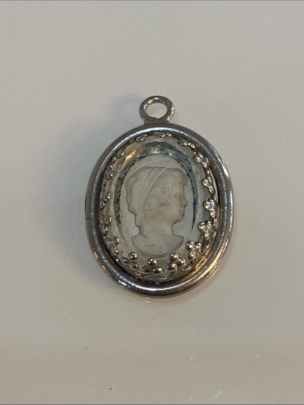 Silver Cameo Portrait Pendant in Gray and White